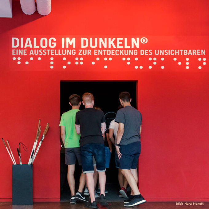 Eingang zur Ausstellung "Dialog im Dunkeln"