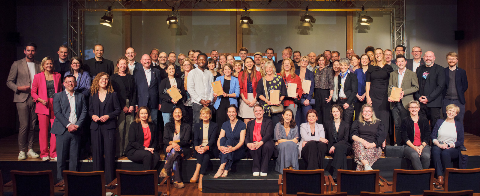 2025_WiesPaten_Unternehmensengagementpreis_gruppenbild_20250527_upj